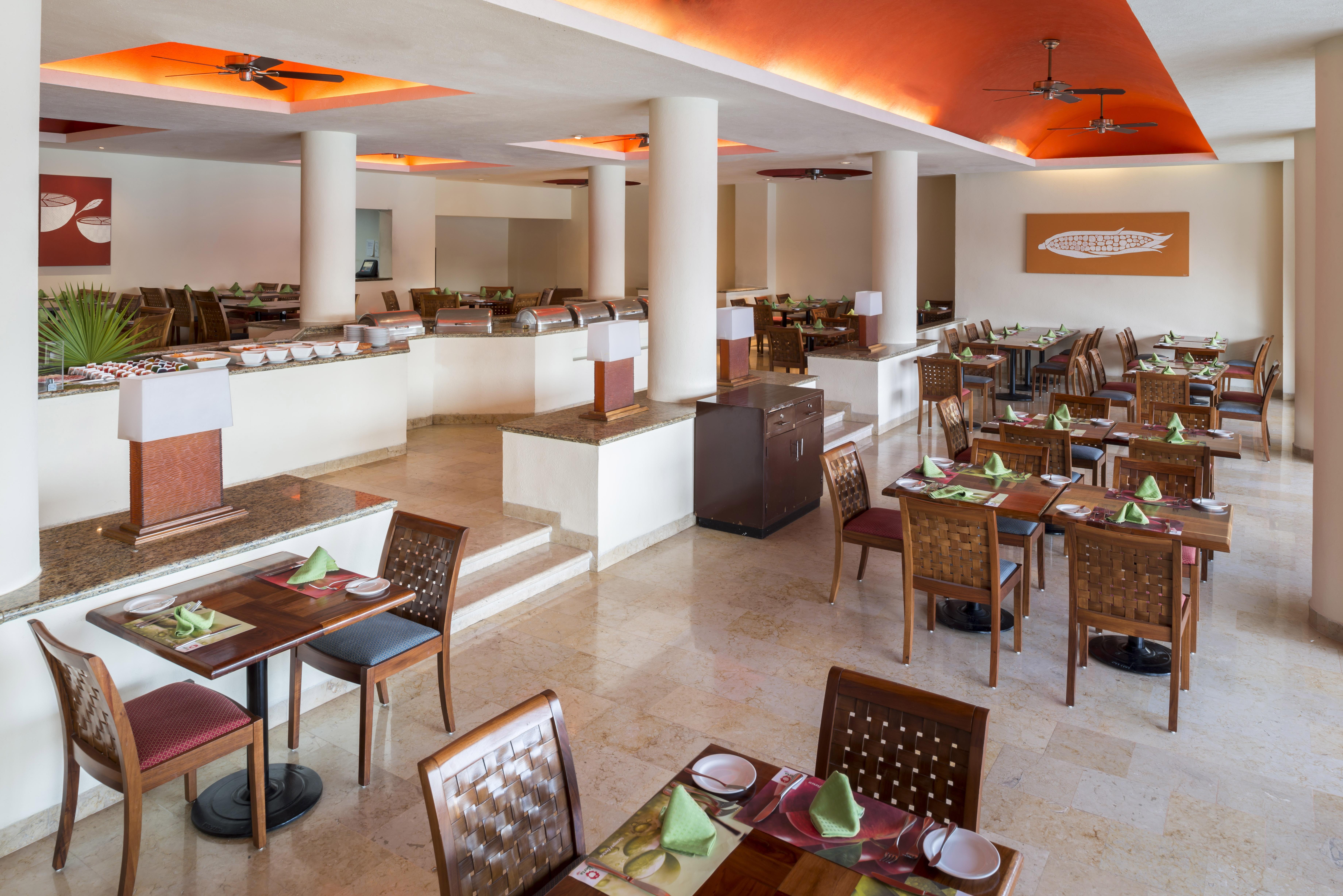 Hotel Camino Real Acapulco Diamante Zewnętrze zdjęcie A buffet at a resort