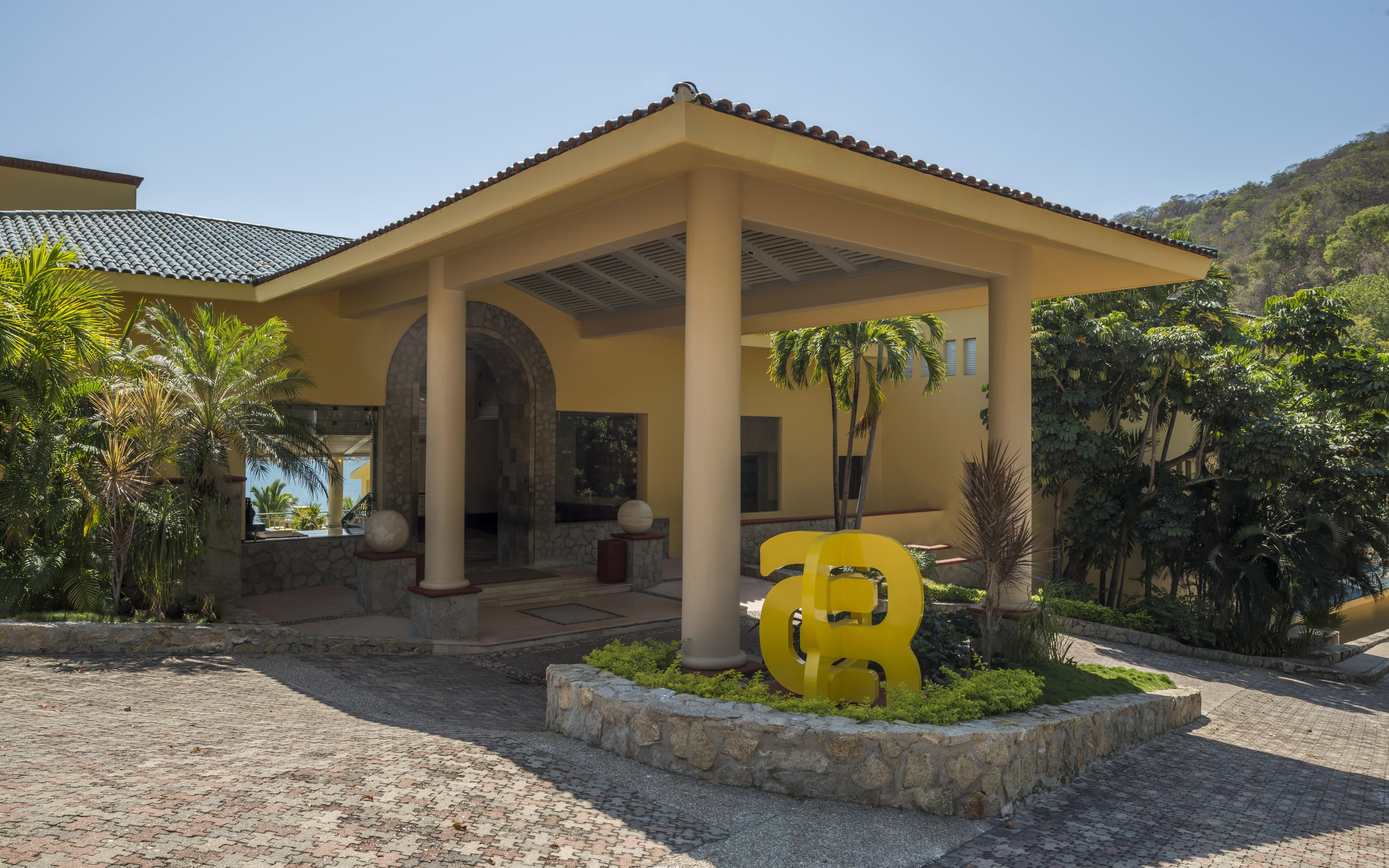 Hotel Camino Real Acapulco Diamante Zewnętrze zdjęcie Entrance to the hotel