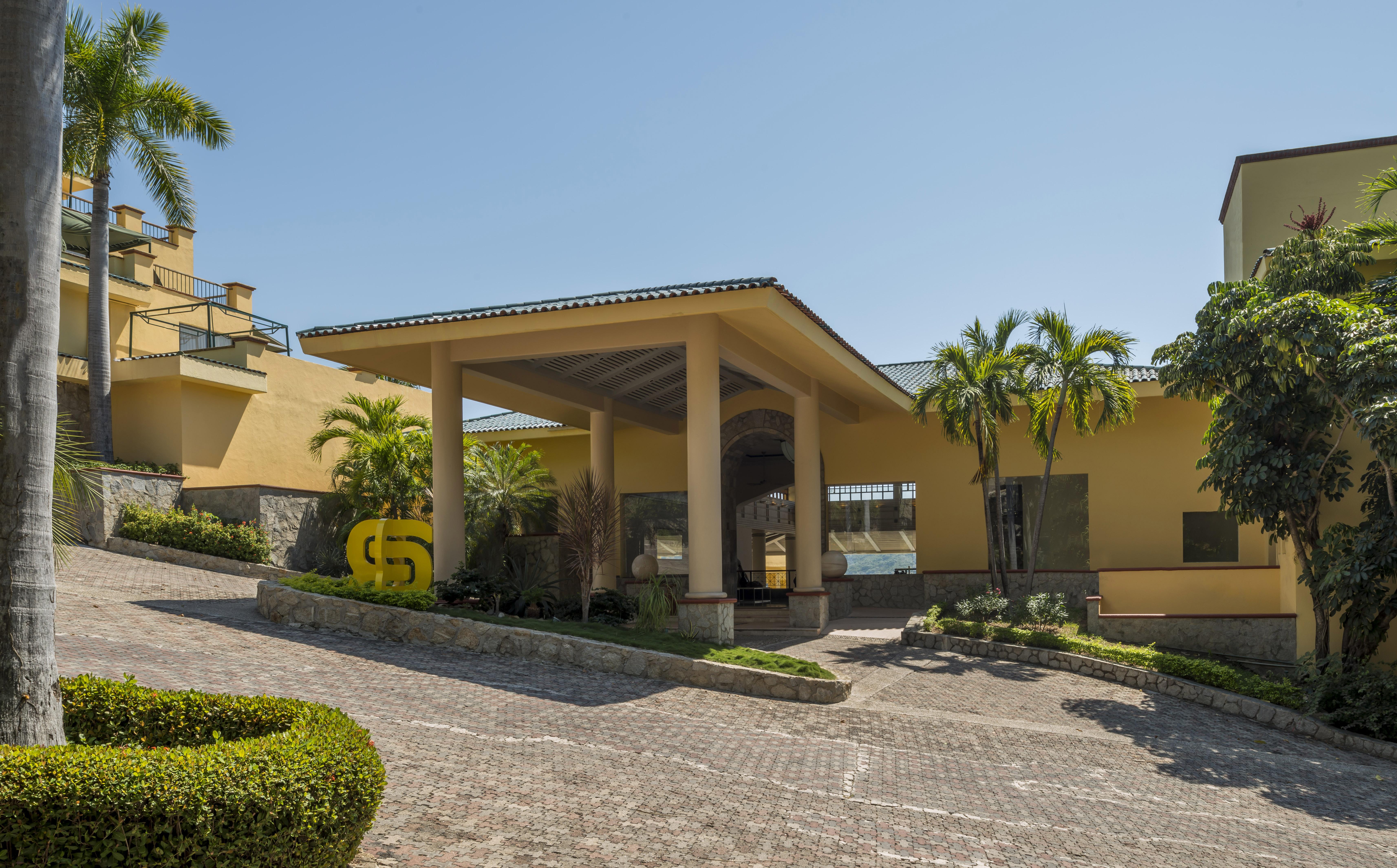 Hotel Camino Real Acapulco Diamante Zewnętrze zdjęcie Entrance to the hotel