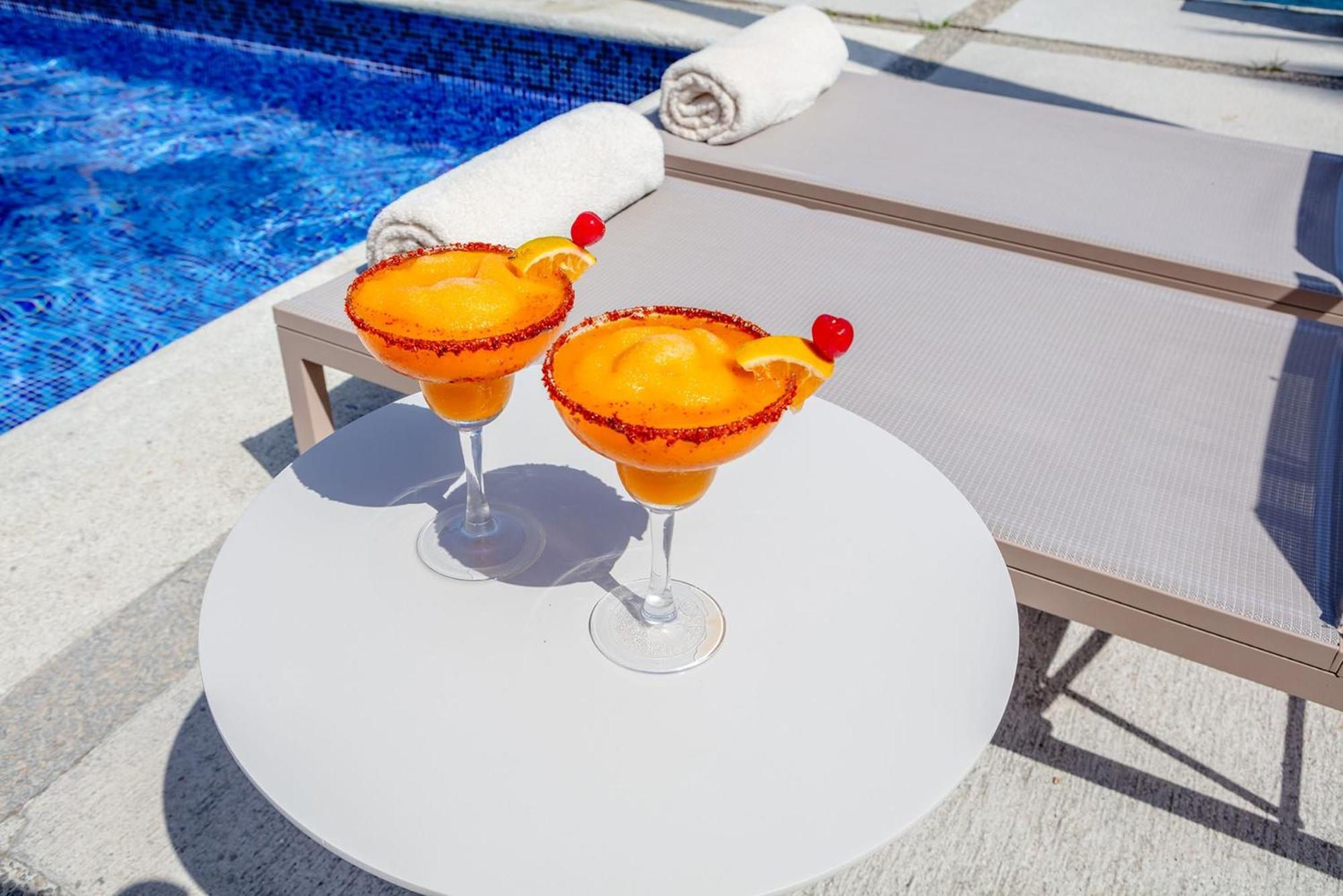 Hotel Camino Real Acapulco Diamante Zewnętrze zdjęcie Margarita cocktails