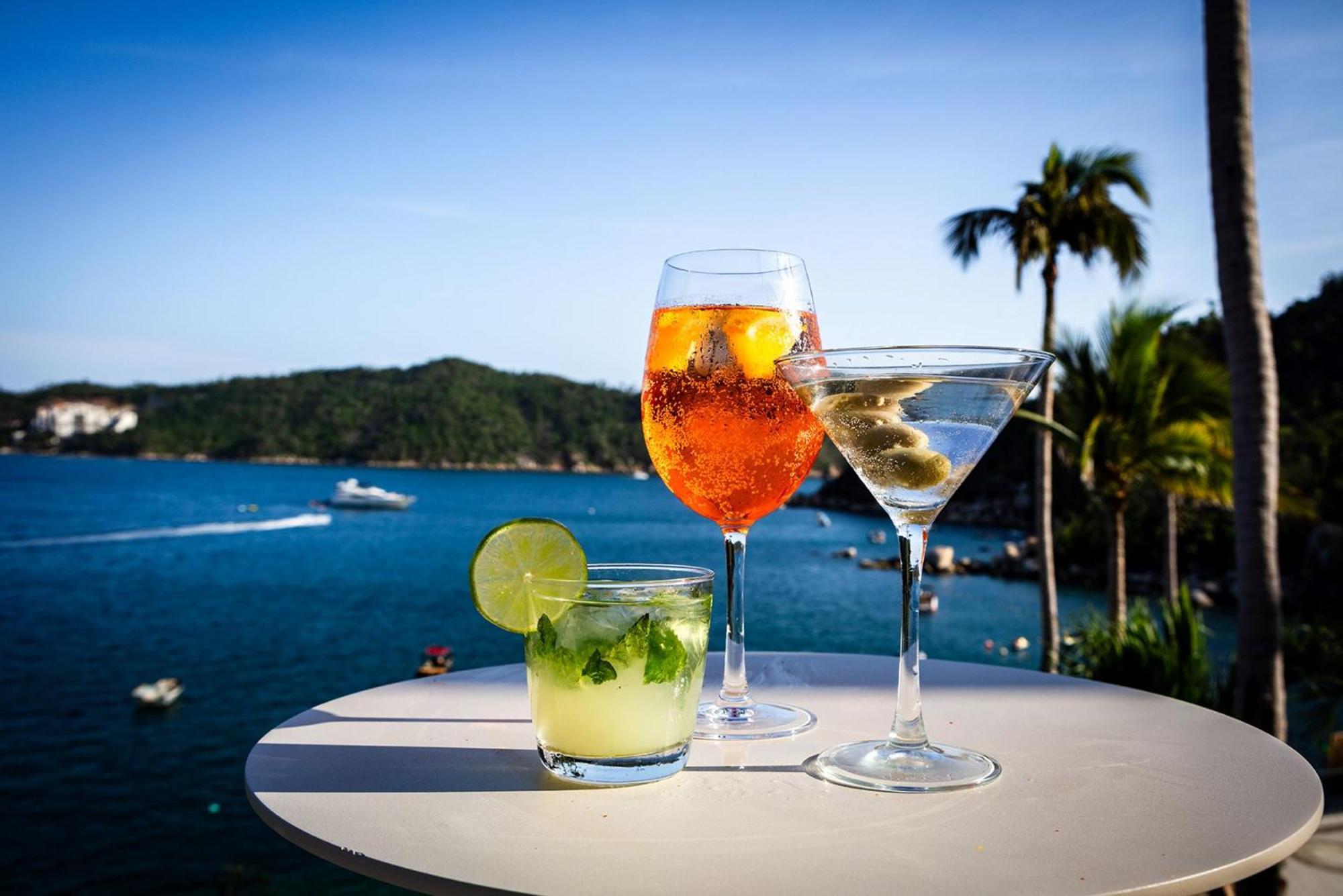 Hotel Camino Real Acapulco Diamante Zewnętrze zdjęcie Cocktails at the beach