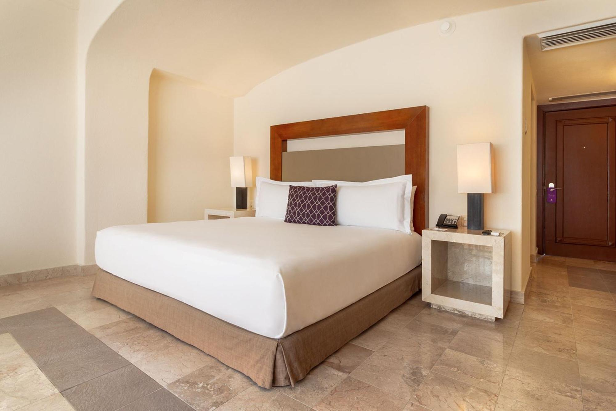 Hotel Camino Real Acapulco Diamante Zewnętrze zdjęcie A bedroom at the Four Seasons Hotel