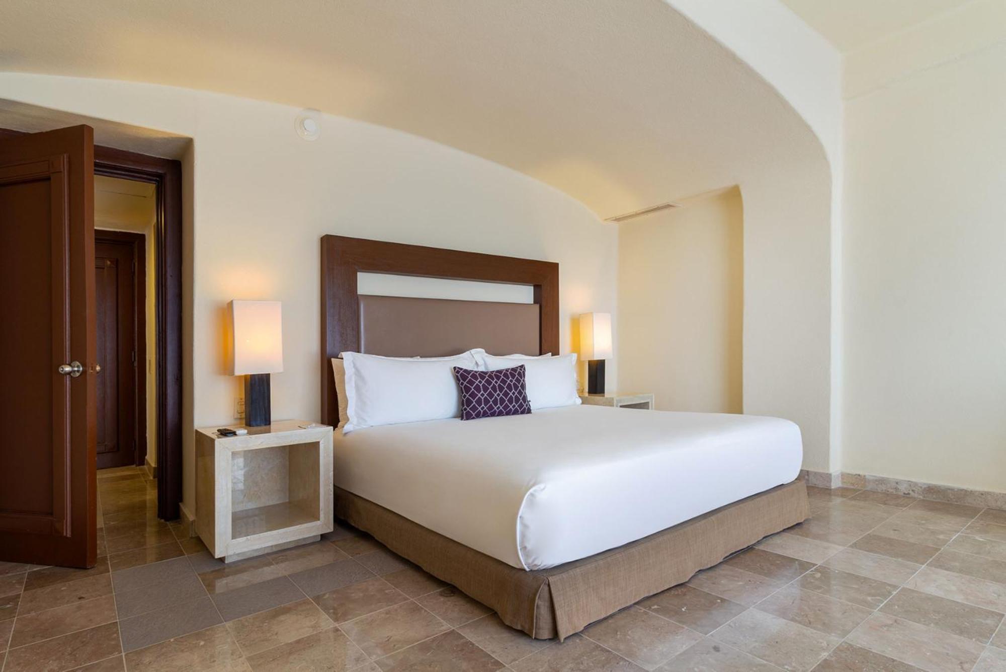 Hotel Camino Real Acapulco Diamante Zewnętrze zdjęcie A bedroom at the Four Seasons Hotel